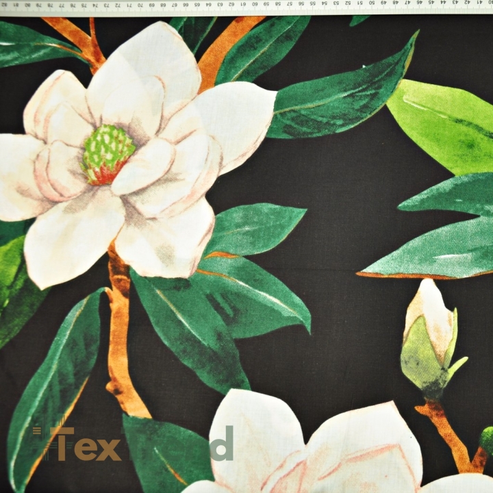 Baumwolle 100% mit Magnolienblüten auf schwarzem Hintergrund  