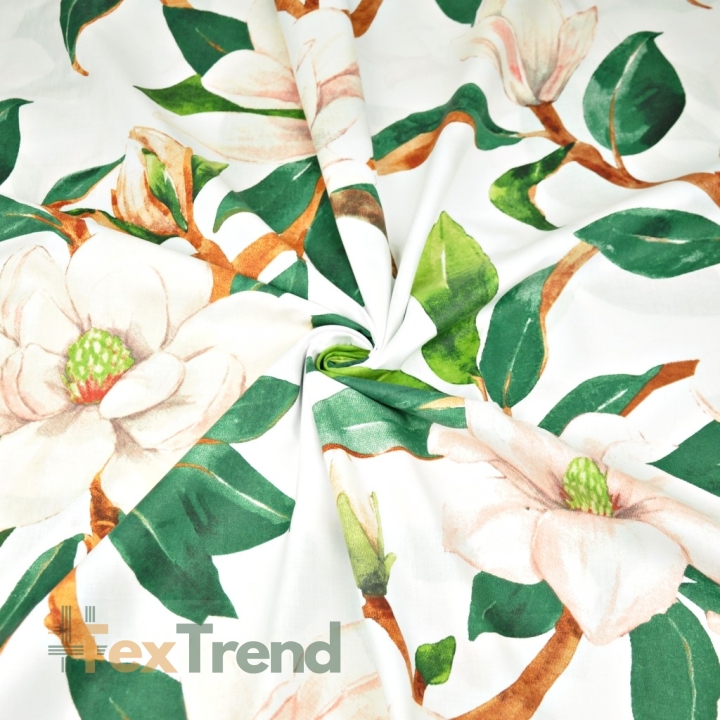 Baumwolle 100% mit Magnolienblüten auf weißem Hintergrund  