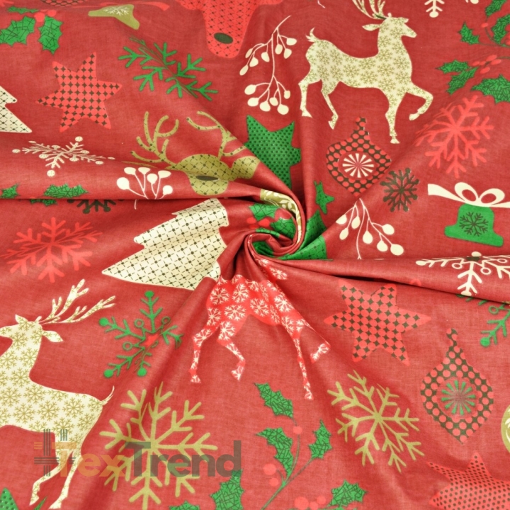 Baumwolle 100% Weihnachtsmuster Rehe mit Tannenbäumen auf rotem Hintergrund  