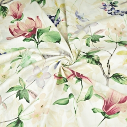 Baumwolle 100% Magnolienblumen mit Clematis auf ecrufarbenem Hintergrund  