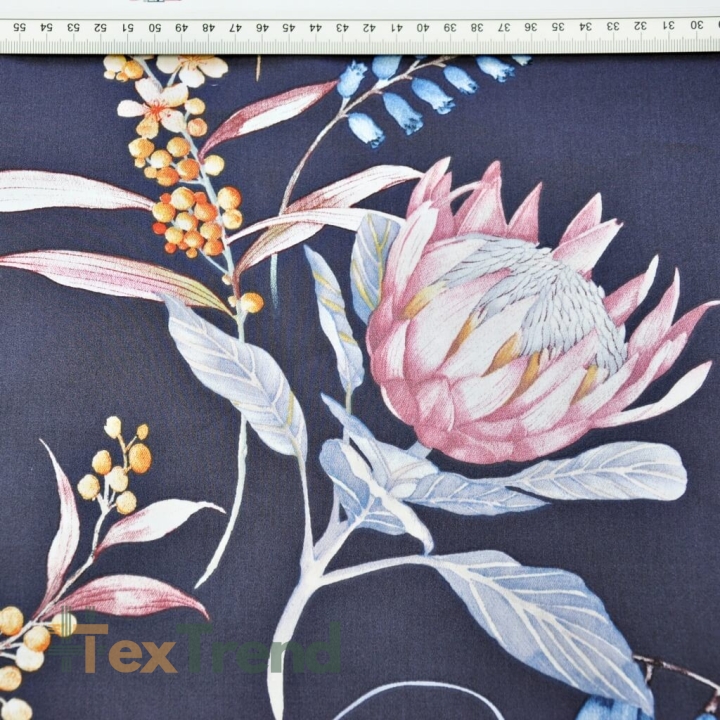 Baumwoll-Satin gemustert Pastellblumen auf graphitfarbenem Hintergrund  