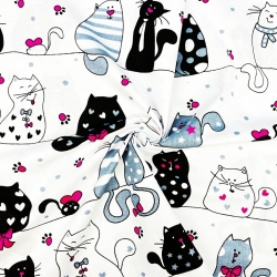 Baumwolle 100% verrückte Kätzchen in Streifen mit Amaranth auf weißem Hintergrund  