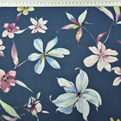 Baumwolle 100% Blumen mit Zweigen bunt auf dunkeljeansfarbenem Hintergrund  