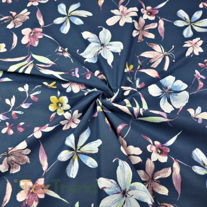 Baumwolle 100% Blumen mit Zweigen bunt auf dunkeljeansfarbenem Hintergrund  