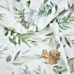 Baumwoll-Musselin mit Rehkitzen und Hasen mit grünen Blättern  