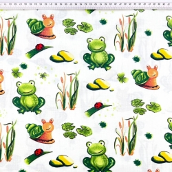 100% Baumwolle mit grünen Fröschen auf weißem Hintergrund  
