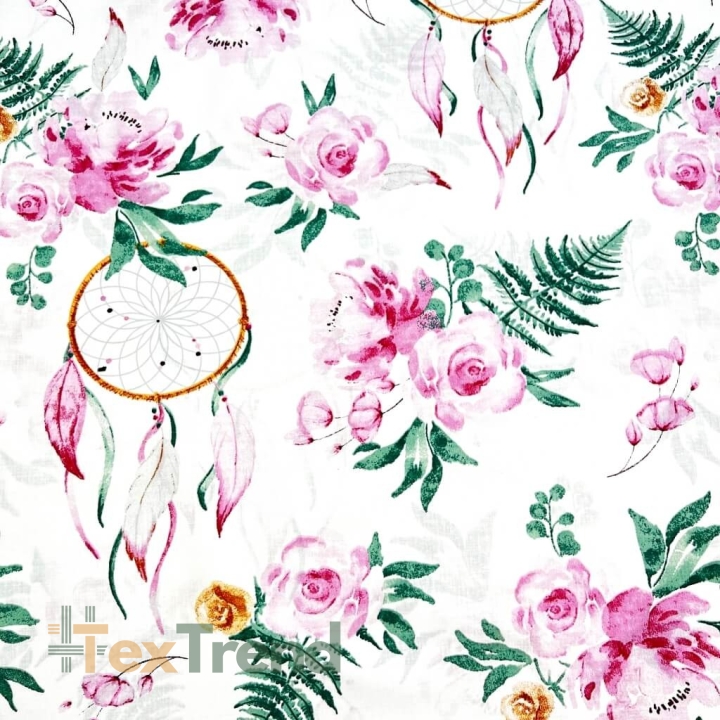 100% Baumwolle mit rosa Blumen und Traumfängern auf weißem Hintergrund  