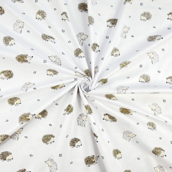 100% Baumwolle mit braunen Igeln auf weißem Hintergrund  