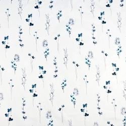100% Baumwolle mit blauen Blumen und Schmetterlingen auf weißem Hintergrund  