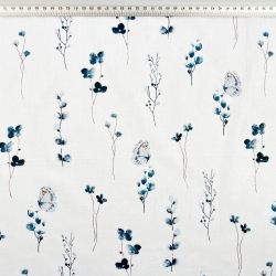 100% Baumwolle mit blauen Blumen und Schmetterlingen auf weißem Hintergrund  