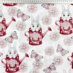 100% Baumwolle mit Kaninchen und Blumen in bordeauxfarbenen Gießkanne auf weißem Hintergrund  