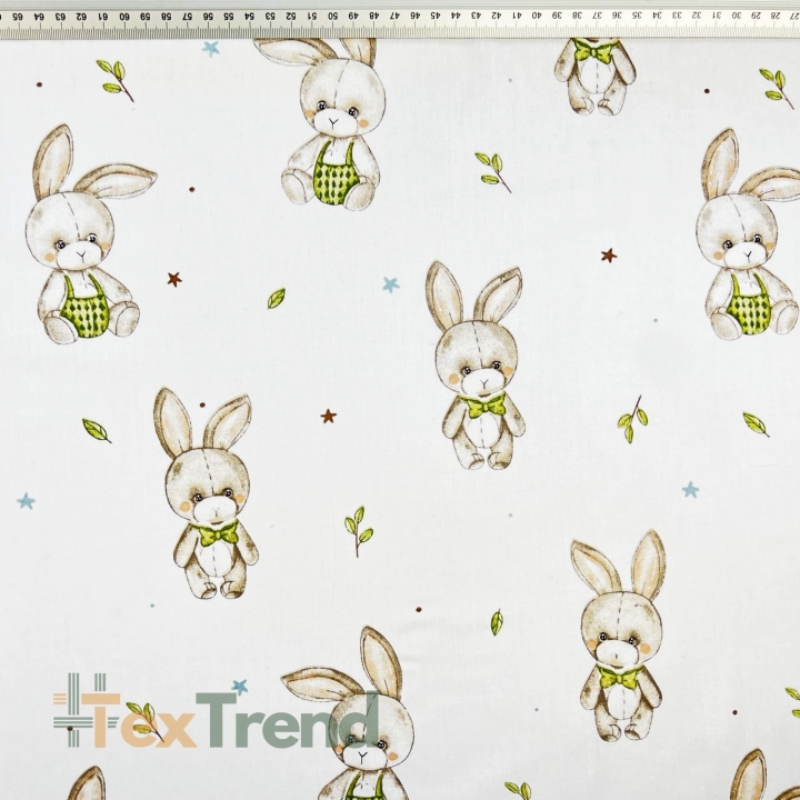 100% Baumwolle mit plüschigen Kaninchen auf weißem Hintergrund  