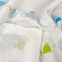 Musselin Double Gauze bedruckt mit bunten Walen  