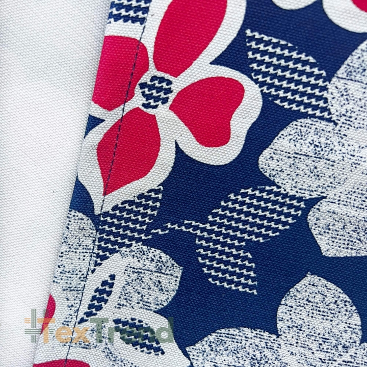 Liegegewebe rote Blumen auf navy Hintergrund  