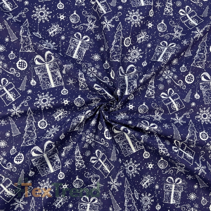 100% Baumwolle mit weihnachtlichem Muster von Tannenbaumkonturen mit Geschenken auf dunkelblauem Hintergrund  
