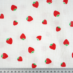 Musselin Double Gauze bedruckt mit Erdbeeren  