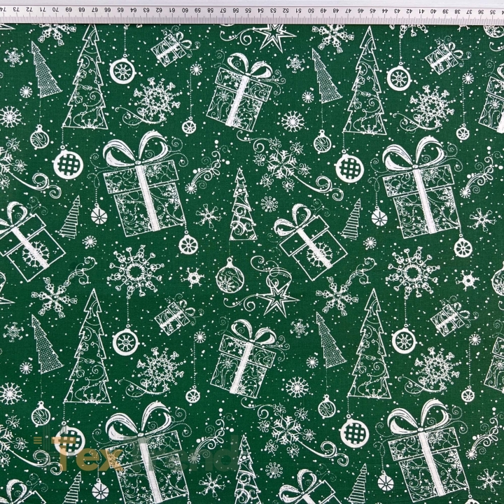100% Baumwolle mit weihnachtlichem Muster von Tannenbaumkonturen mit Geschenken auf grünem Hintergrund  