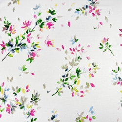 100% Baumwolle mit bunten Zweigen und Blumen auf weißem Hintergrund  