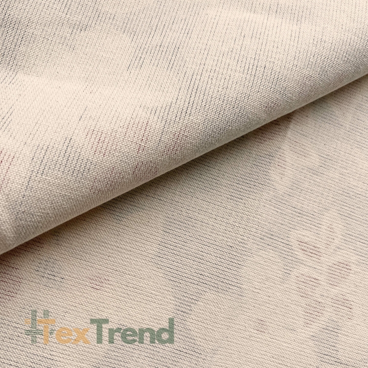 Liegegewebe mit roten Blumen auf jeansfarbenem Hintergrund  