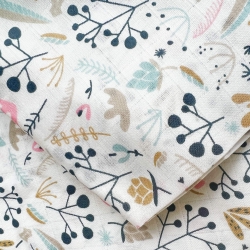 Baumwolle Musselin Pastellsträucher mit Eberesche auf weißem Hintergrund  