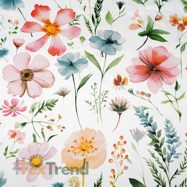 Muster-Satin aus Baumwolle mit rosa-apricot-türkisen Wiesenblumen auf weißem Hintergrund  