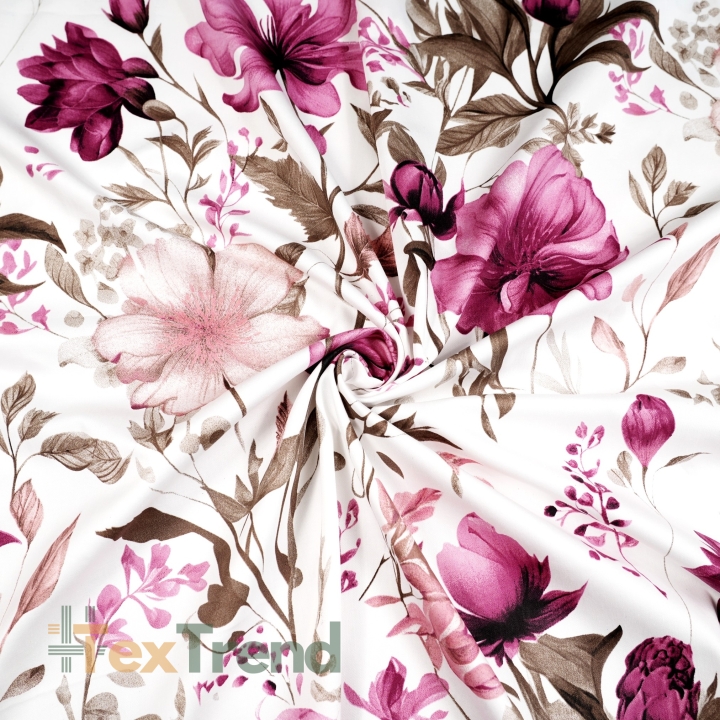 Baumwollsatin mit Blumenmuster in rosa und beige auf weißem Hintergrund