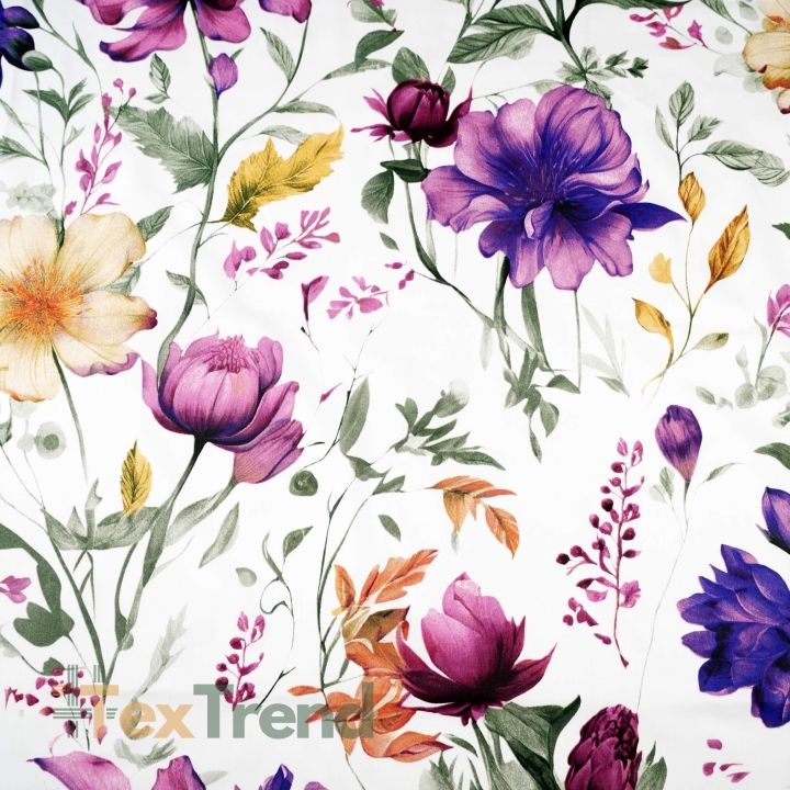 Muster-Satin aus Baumwolle mit lila-beigen Blumen auf weißem Hintergrund  