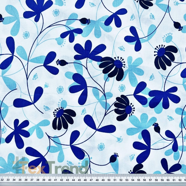 100% Baumwolle Blumen in saphirblau auf weißem Hintergrund  
