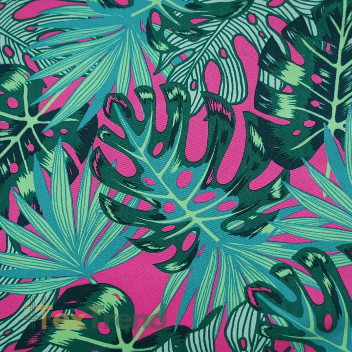 Liegegewebe Monstera-Blätter auf fuchsienfarbenem Hintergrund  