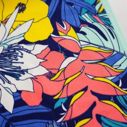 Liegegewebe tropische Blumen auf navyblauem Hintergrund  