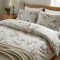 100% Baumwolle mit Maiglöckchen und Wildrose auf grauem Hintergrund