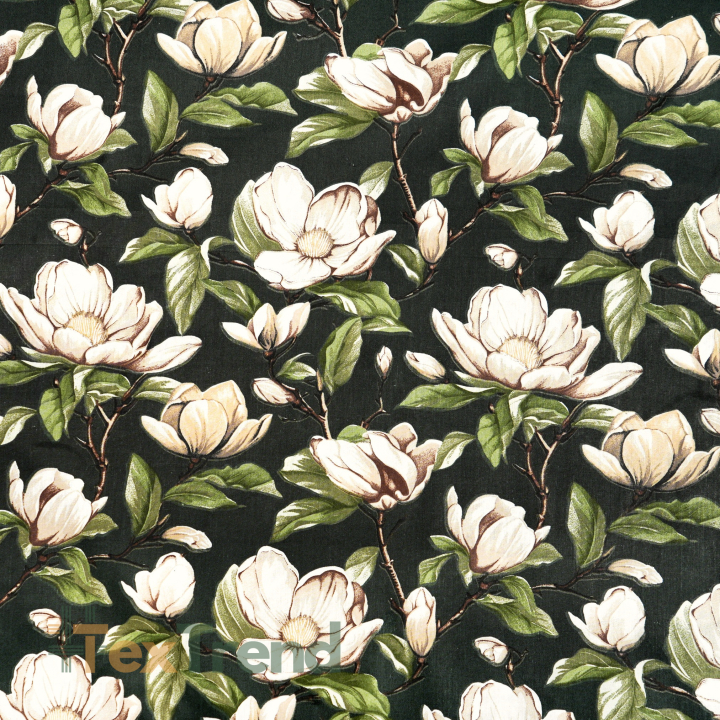 100% Baumwolle beige Magnolienblüten auf dunkelgrünem Hintergrund  
