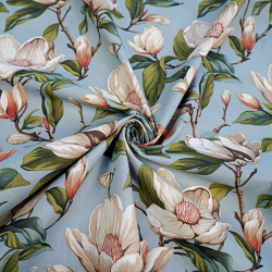 100% Baumwolle beige Magnolienblüten auf blau-grauem Hintergrund - 220 cm  
