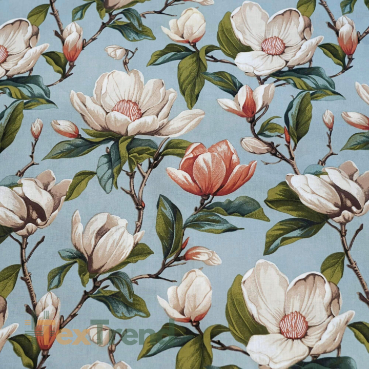 100% Baumwolle beige Magnolienblüten auf blau-grauem Hintergrund - 220 cm  