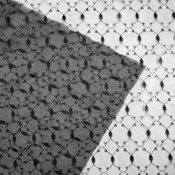 Schwarzer bestickter Chiffon