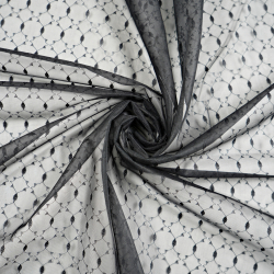 Schwarzer bestickter Chiffon