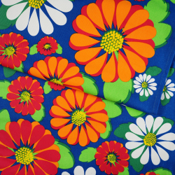 Liegegewebe große Blumen auf saphirblauem Hintergrund