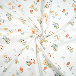 100% Baumwolle mit Tieren im Garten auf weißem Hintergrund