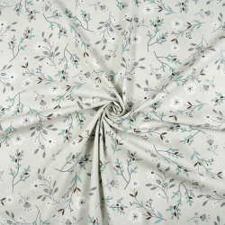 100% Baumwolle mit Blumen auf Salbeizweigen auf hellgrauem Hintergrund