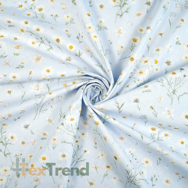 100% Baumwolle mit weißen Blumen und Kamille auf blauem Hintergrund