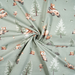 100% Baumwolle mit Tiermotiven im Wald auf salbeigrünem Hintergrund