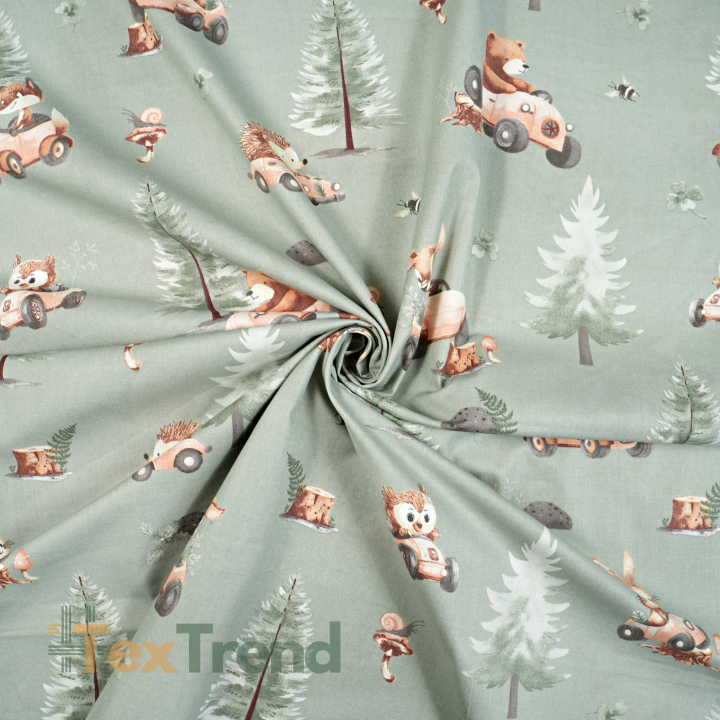 100% Baumwolle mit Tiermotiven im Wald auf salbeigrünem Hintergrund