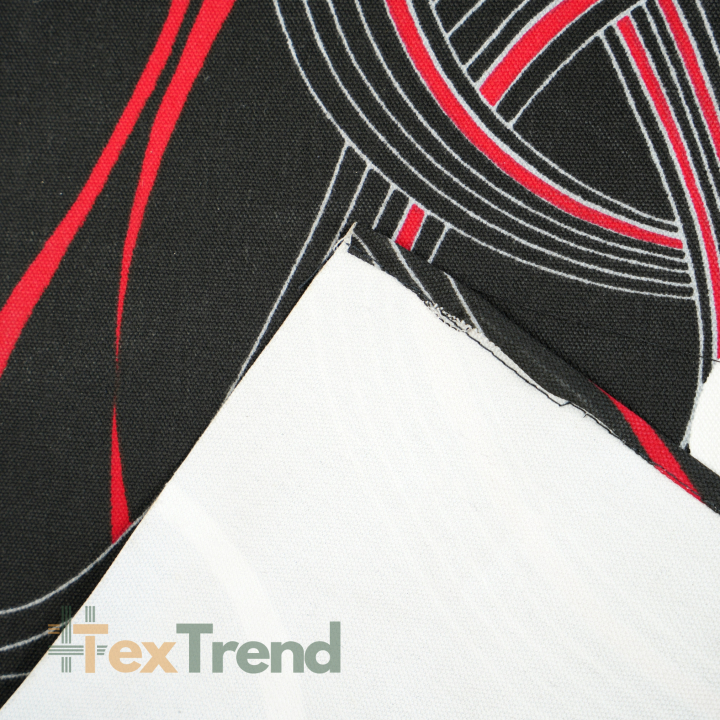 Liegegewebe mit rot-weißen Streifen auf schwarzem Hintergrund
