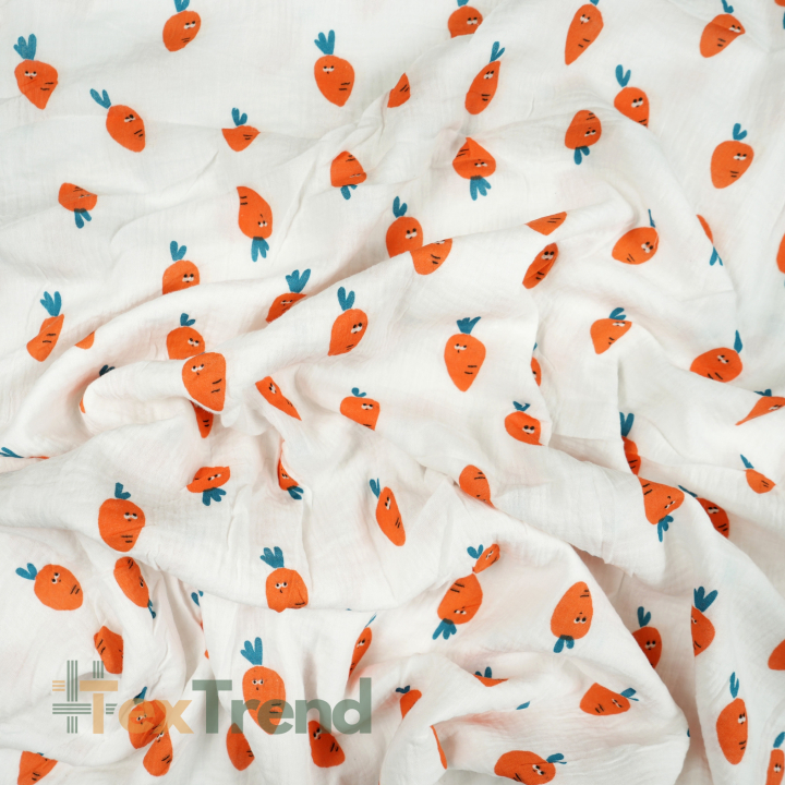 Doppel-Gaze mit Karottenmuster auf weißem Hintergrund