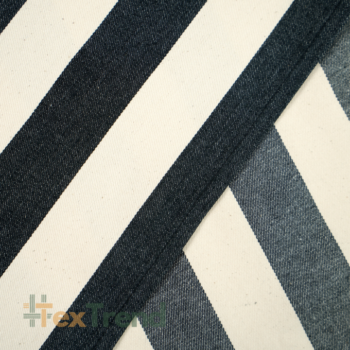 Liegegewebe mit schwarzen Streifen auf ecrufarbenem Hintergrund