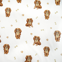 100% Baumwolle mit Spaniel-Hunden und Schleife auf weißem Hintergrund