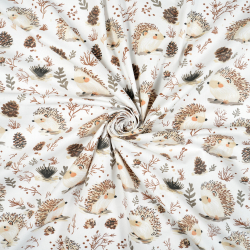 100% Baumwolle mit Igeln und Tannenzapfen auf weißem Hintergrund