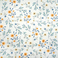 100% Baumwolle mit Blumen auf Salbeizweigen vor weißem Hintergrund