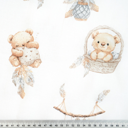 100% Baumwolle mit Bären in Körben auf weißem Hintergrund