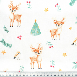 100% Baumwolle mit Weihnachtsmuster von Rehen und Tannenbäumen auf weißem Hintergrund